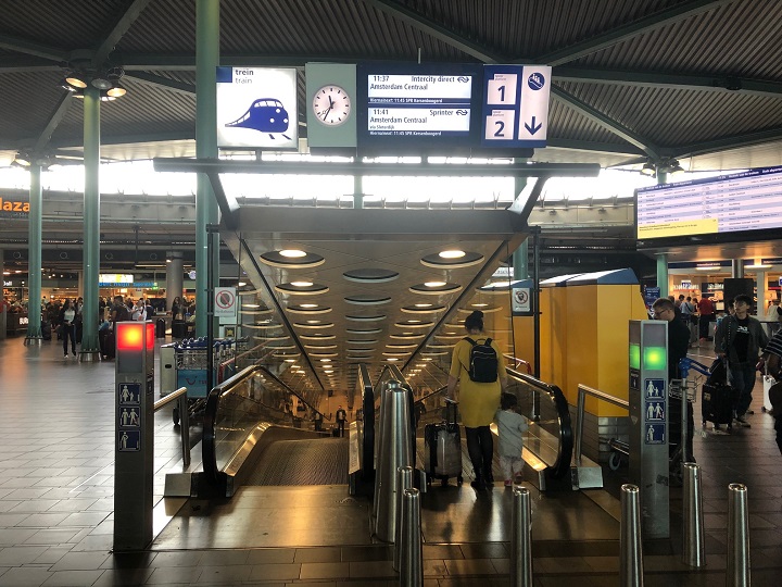 Schiphol airport railway station, Schiphol to Amsterdam by train, platforms 1 and 2