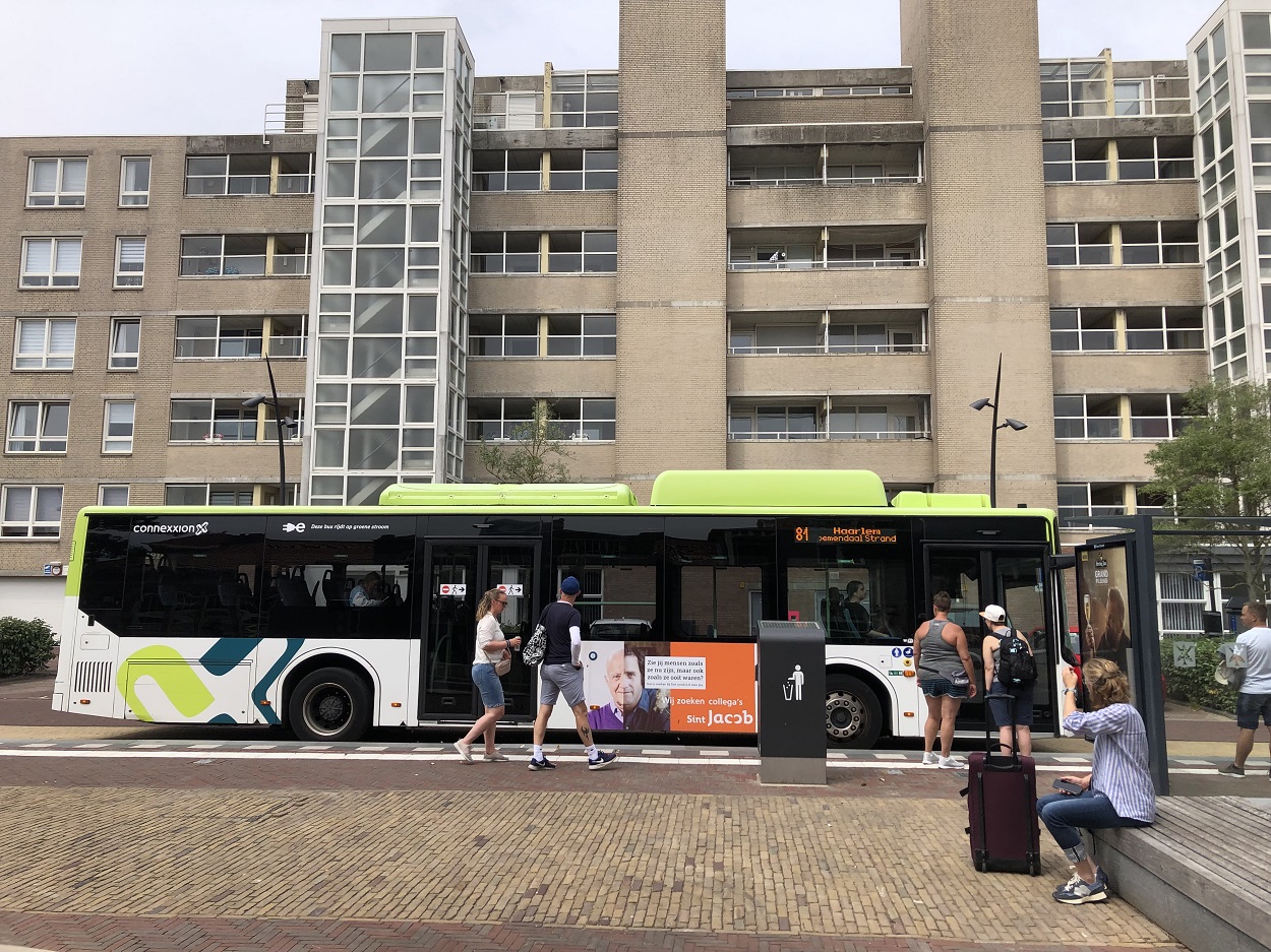 How to get from Amsterdam to Zandvoort by bus