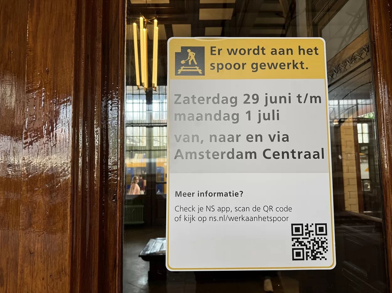 Amsterdam Centraal station closed