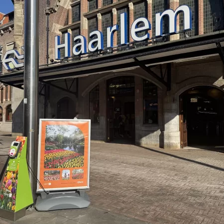 Haarlem bus 850 to Keukenhof