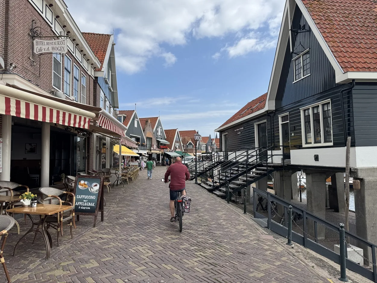 Volendam travel from Amsterdam