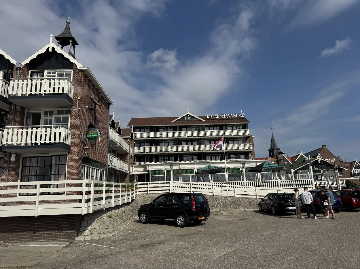 Parking Hotel Spaander in Volendam