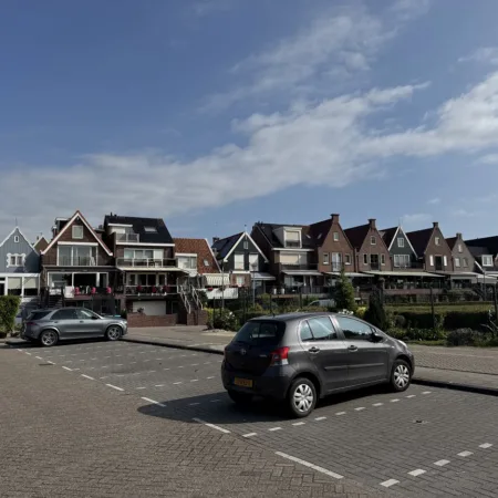 Volendam free parking