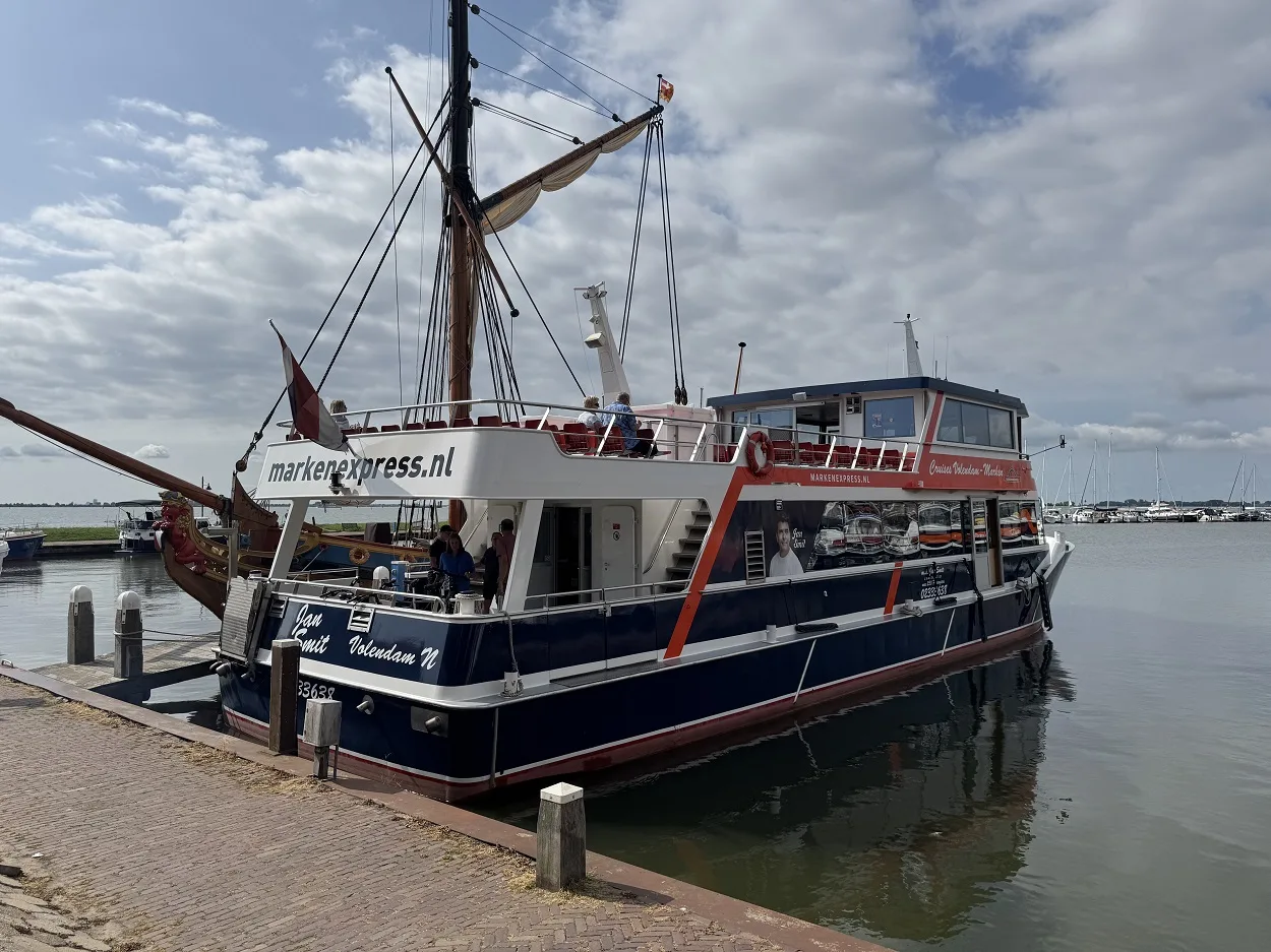 Volendam Marken Express boat