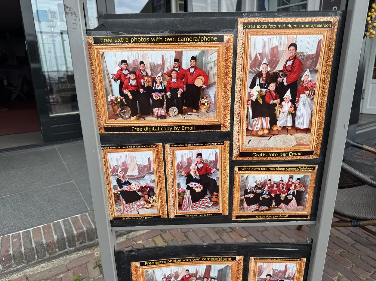 Volendam photo in traditional costumes