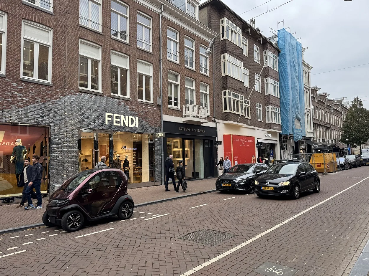 PC Hooftstraat shopping in Amsterdam